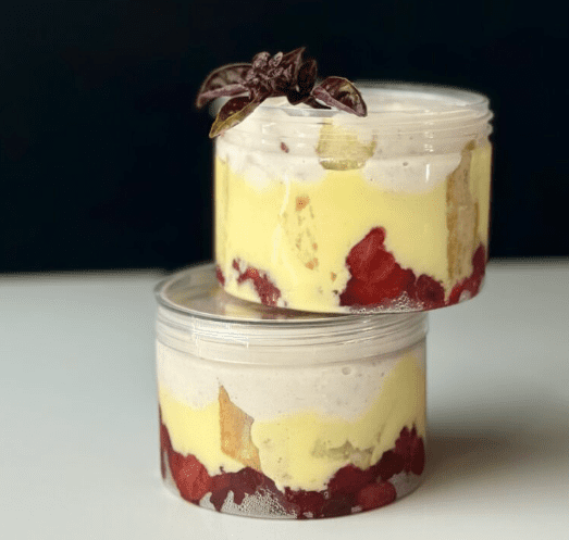 Изображение [Мария Манахова] Кейк: Баночка, Клубника, Базилик. Торт Мороженое (2025)
