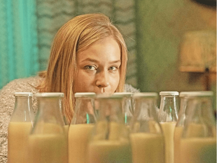 Изображение [Е. Гайдученко, М. Кутузов] Пейте, дети, молоко: что будет, если долюбить недолюбленных? (2025)