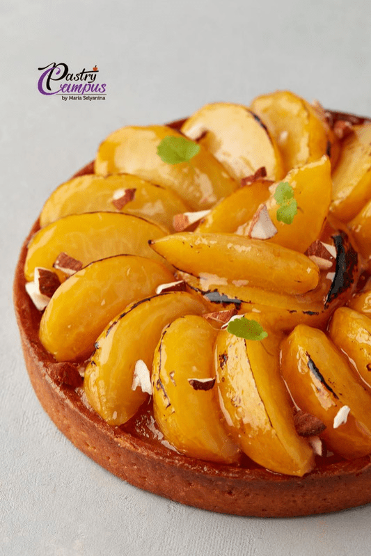 Изображение [Мария Селянина] [Pastry Club] Кондитерский клуб. Теплые десерты со сливами. Сентябрь (2025)