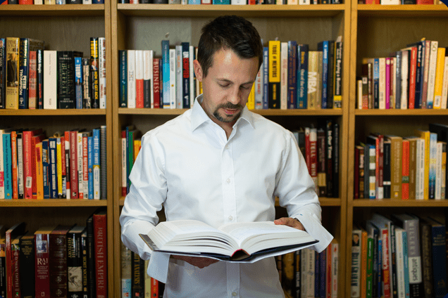 Изображение [Нил МакКой-Уорд] Безграничное богатство - Психология накопления богатства. Часть 4 из 15 (2025)