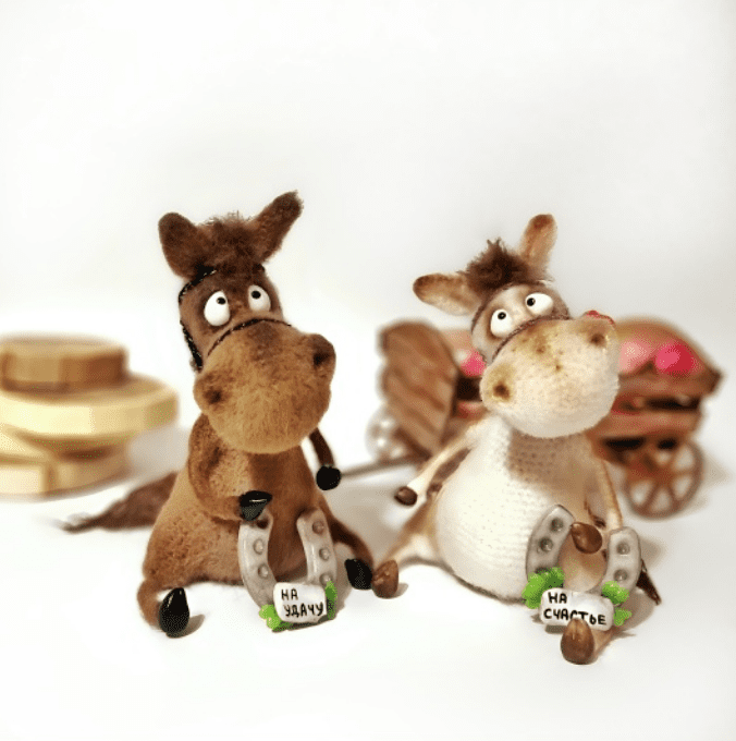 Изображение [Мария Тепулян] [Вязаные игрушки] Конь Игогоша (2025)